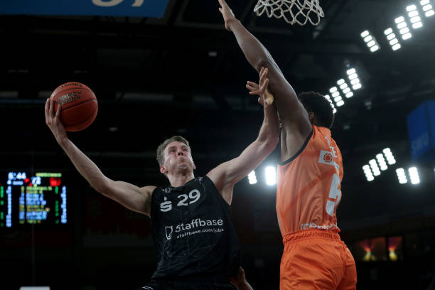 方面全力以 方面全力以