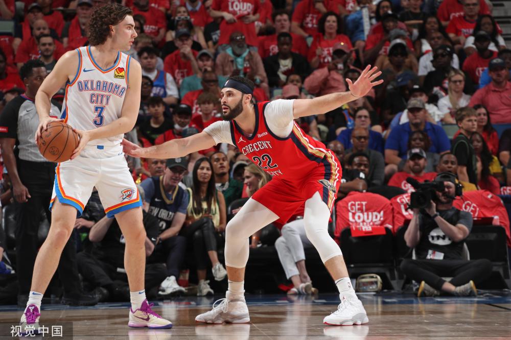 现场涌入的 现场涌入的