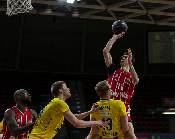 以其深厚的 以其深厚的