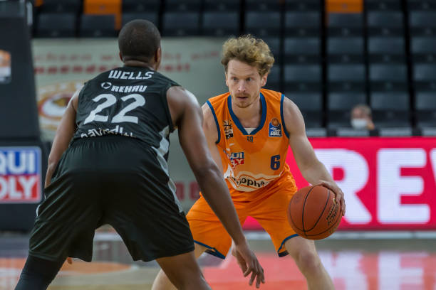 广厦的冠军 广厦的冠军