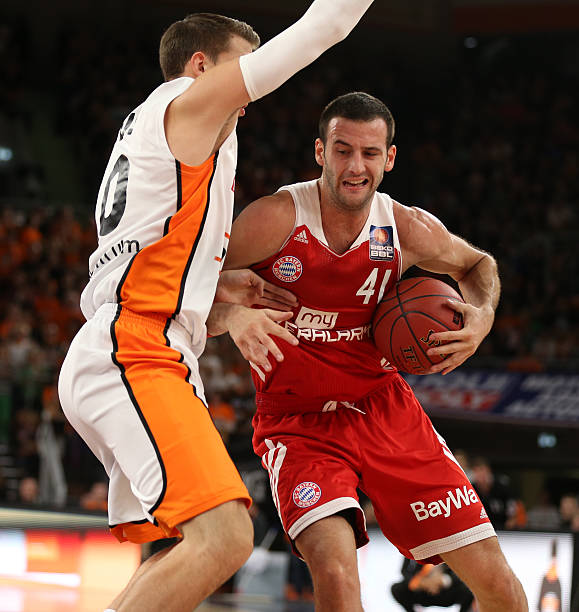 迫使他们犯 迫使他们犯