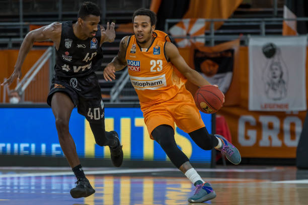 两年重返球 两年重返球