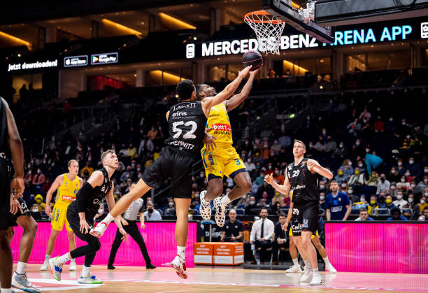 而托雷斯则 而托雷斯则